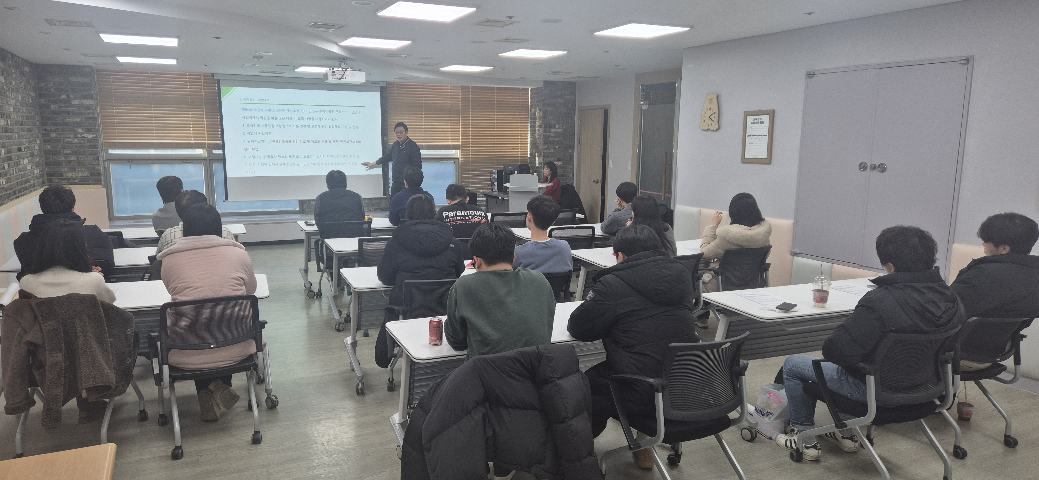 연수구는 지난 6일 구청 대회의실에서 밀폐공간 관리 담당자를 대상으로 안전교육을 실시했다